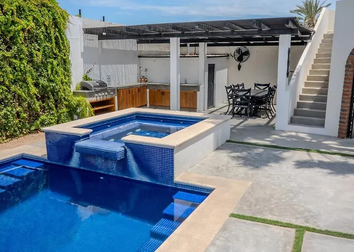 4 Bedroom In An Amazing Location In Downtown *