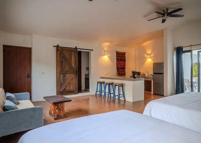 4 Bedroom In An Amazing Location In Downtown Holiday home *